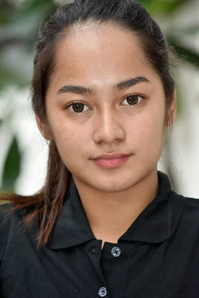 Jonge Filippijnse vrouwelijke portret — Stockfoto