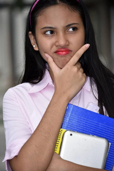Κορίτσι σχολείο έφηβος μαθητής αποφασίζει — Φωτογραφία Αρχείου