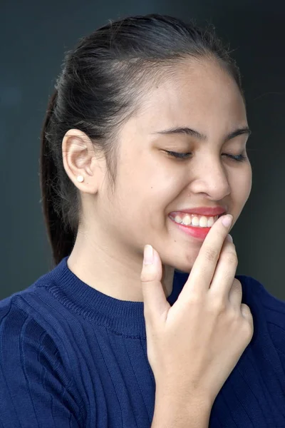 Filipinli Kadın Genç Bir Karar verme