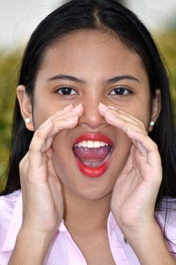 Genç Çeşitli Kız Bağırıyor