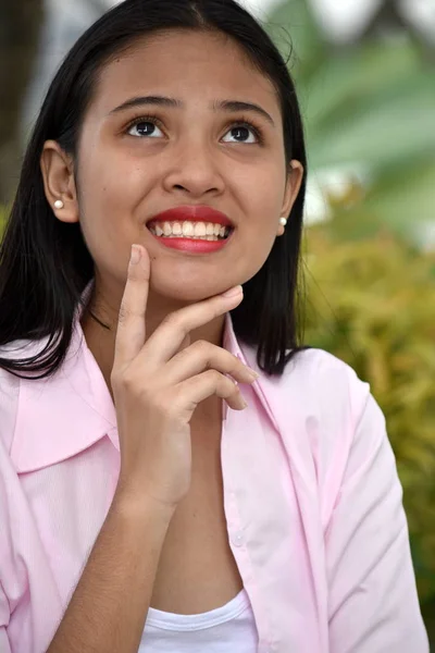 Un pensiero femminile adolescente — Foto Stock