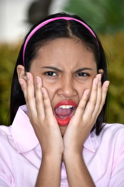 Shocked joven asiático hembra —  Fotos de Stock