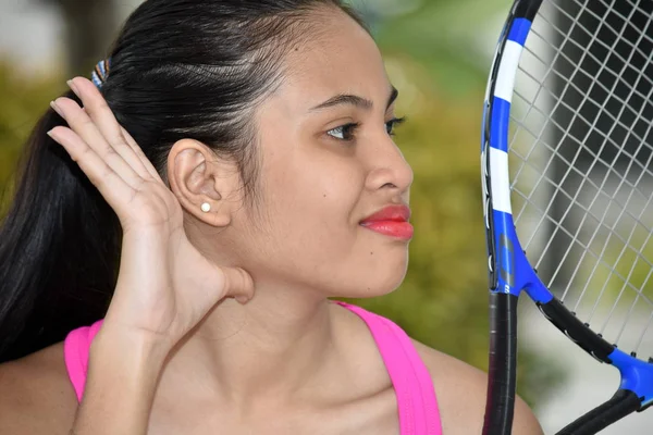 Atlet Azınlık Kız Tenisçi İşitme Tenis Raket ile