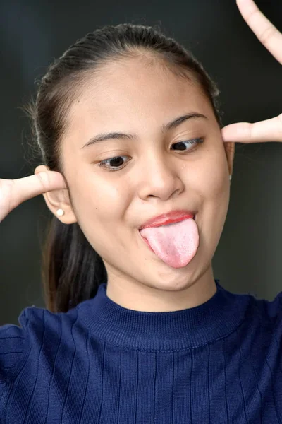 Una loca joven filipina — Foto de Stock