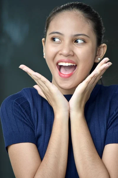 Şaşırttı Güzel Asyalı Genç Kadın