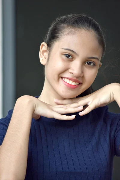 Um Retrato Jovem Feminino — Fotografia de Stock