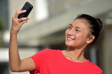Genç Filipinli Kadın Selfie
