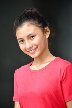 Gülümseyen Filipinli Kız