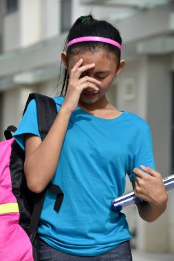 Mutsuz bir kız öğrenci