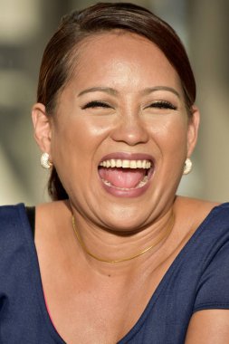 Bir Kadın Ve Kahkaha