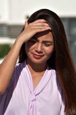 Mutsuz bir Filipina kadın