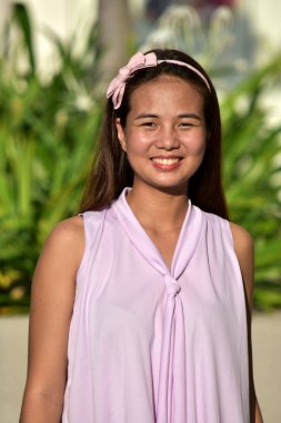 Gülümseyen genç azınlık erkek