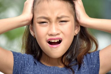 Şok bir Filipina kişi