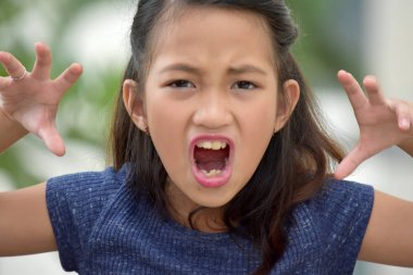 Korkutucu bir farklı kişi