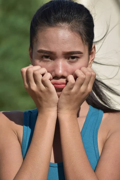 Wanita Filipina yang ditakuti — Stok Foto