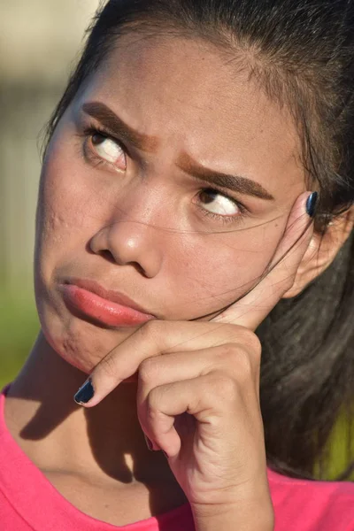 Besluit van de volwassen vrouwelijke Making A — Stockfoto