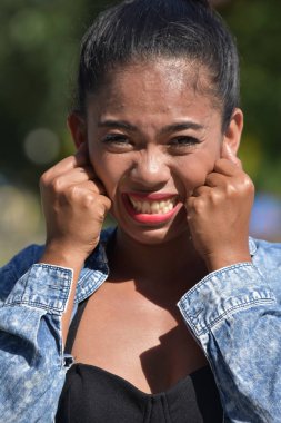 Bir kızgın azınlık kişi