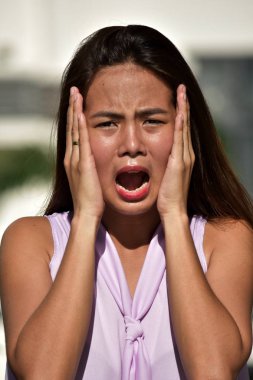 Şok bir kadın kadın