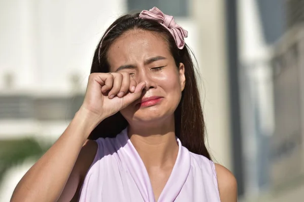 Lágrimas joven filipina mujer —  Fotos de Stock