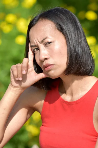 En tankeväckande asiatiska Person — Stockfoto