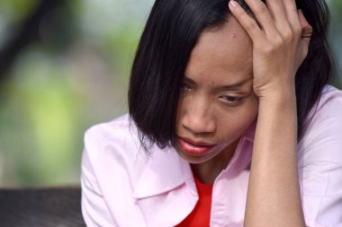 Üzgün bir güzel insan