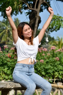 Genç filipina kadın ve özgürlük