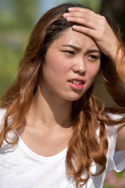 Forgetful genç azınlık kişi