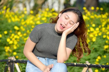 Uykulu güzel Asya kadın