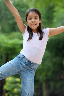 Çeşitli Tween Dancing Ayakta