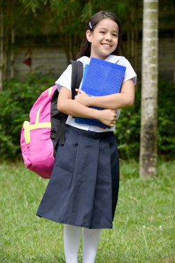 Mutlu Katolik Öğrenci Çocuk Kitaplar ile Okul Üniforması Giyen