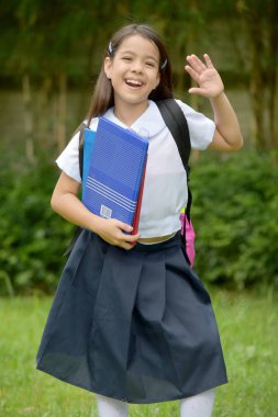 Asyalı Kız Öğrenci Ve Mutluluk Not Defterleri ile Üniforma Giyen