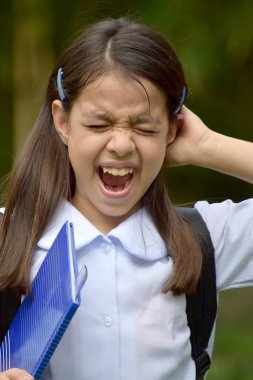 Stres Altında Genç Filipinli Kız Öğrenci