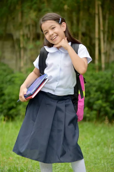 Söt kvinnlig student klädd i skol Uniform med anteckningsböcker — Stockfoto