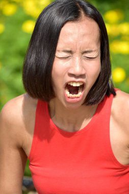 Çeşitli Yetişkin kadın vurguladı