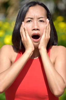 Şok Pretty Azınlık Kadın Kadın