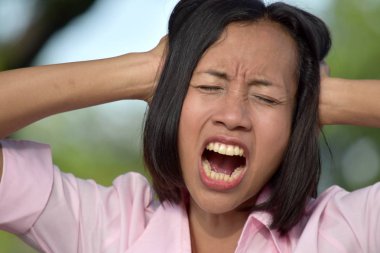 Stresli bir çeşitli kadın