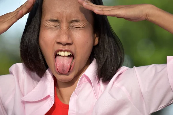 Doente Jovem Filipina Adulto Feminino — Fotografia de Stock