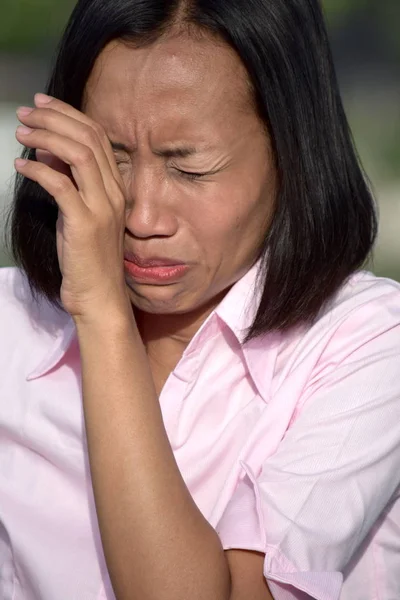 Ağlayan Güzel Asyalı Kadın