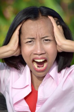 Genç Çeşitli Kadın Ve Sessizlik