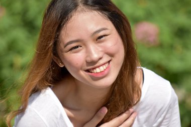 Güzel Kadın ve Kahkaha