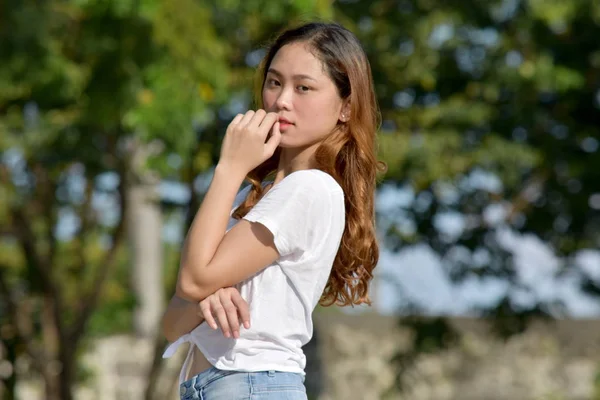 Güzel Azınlık Kadın Bir Karar Verme