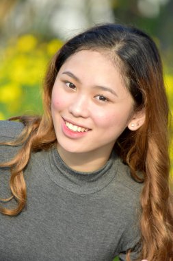 Azınlık Kadını Gülümsüyor