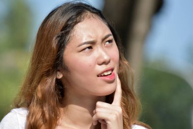 Düşünceli Çekici Kişi