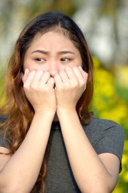 Korkulu Genç Azınlık Kişi