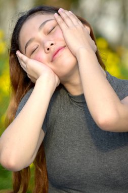 Güzel Bir Kadın Germe