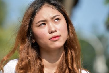 Bir Filipina erkek merak