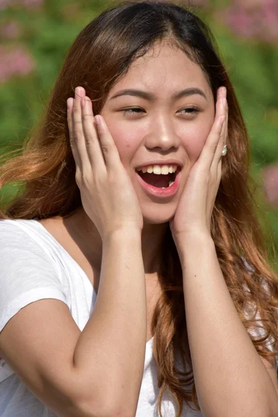 Здивовані Привабливі Азіатські дорослі жінки — стокове фото