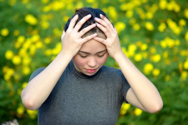 Endişeli Genç Azınlık Kadın