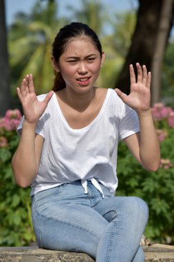 Kararsız Genç Kadın Kadın