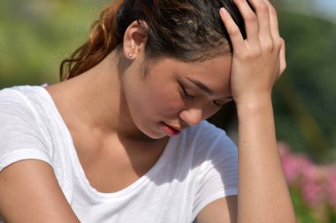 Güzel kadın ve üzüntü